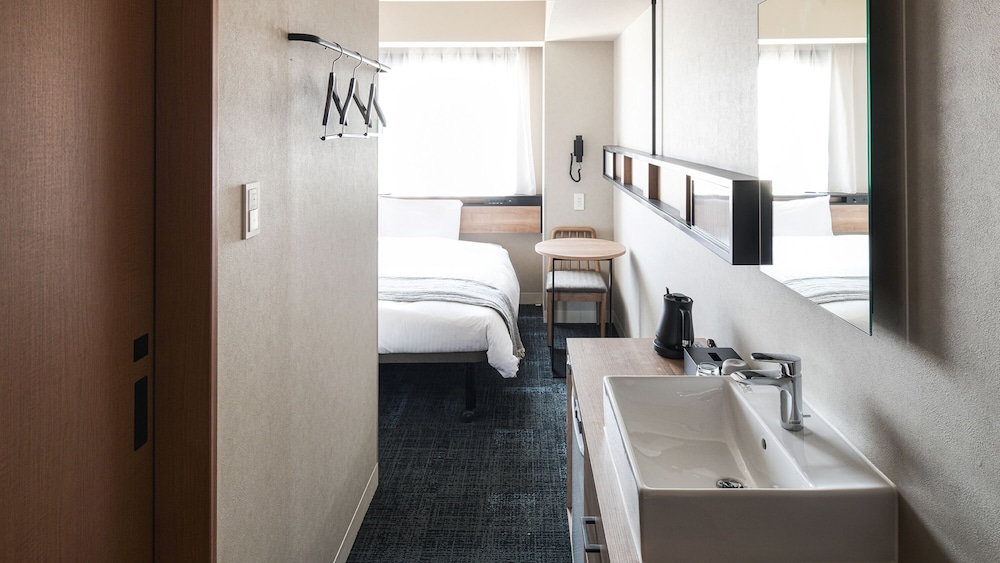 Double Room, Non Smoking (with shower booth) - Photo 1