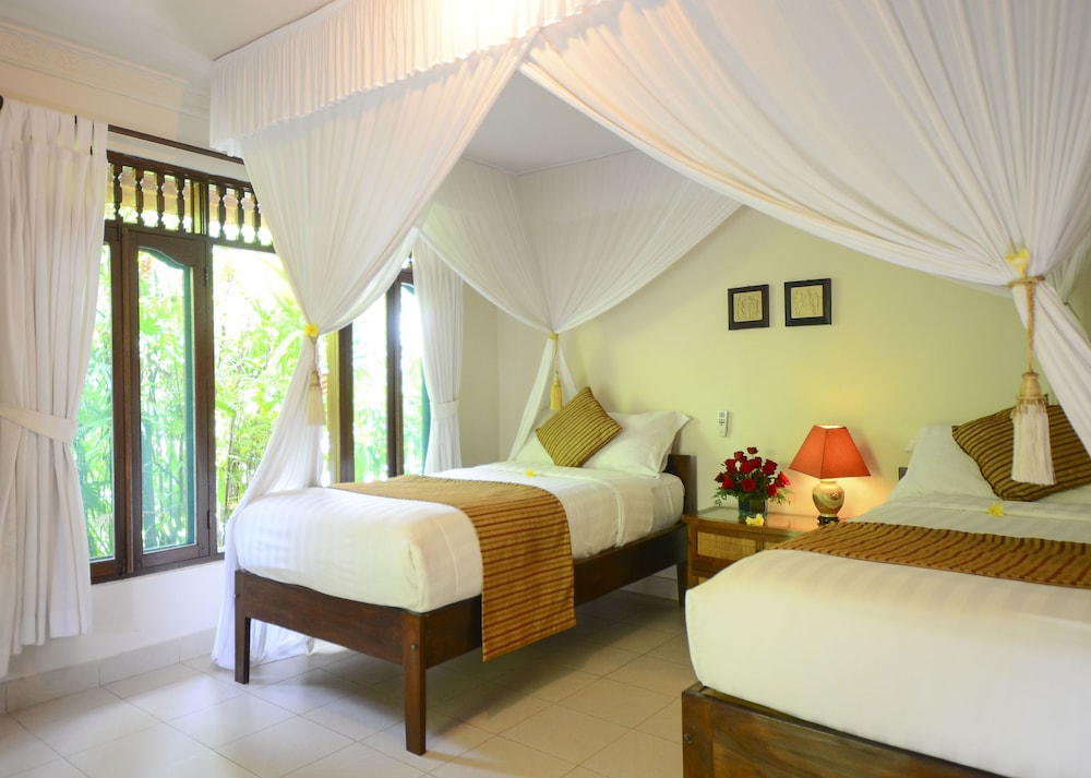 Villa photo 2