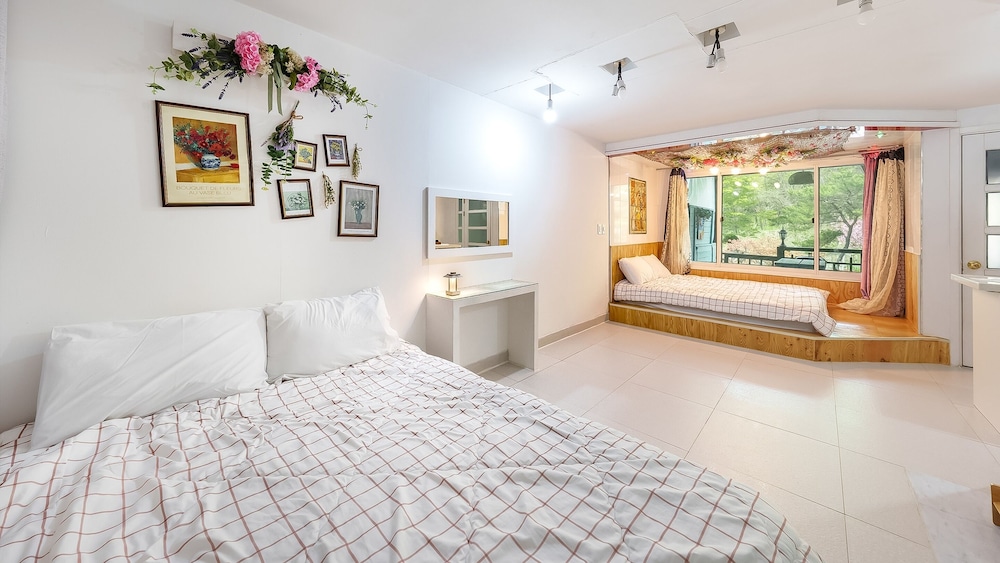 Basic Room, 1 Bedroom (B102 (Private BBQ))