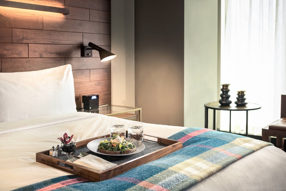 Suite, 1 Bedroom, City View thumbnail 6