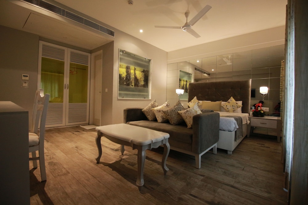 Royal Room photo 2