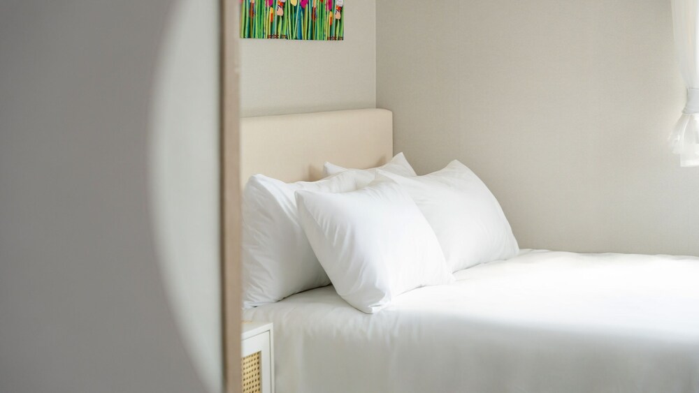 Basic Room, 1 Bedroom (Room 302 (Ocean View / Netflix)) photo 3