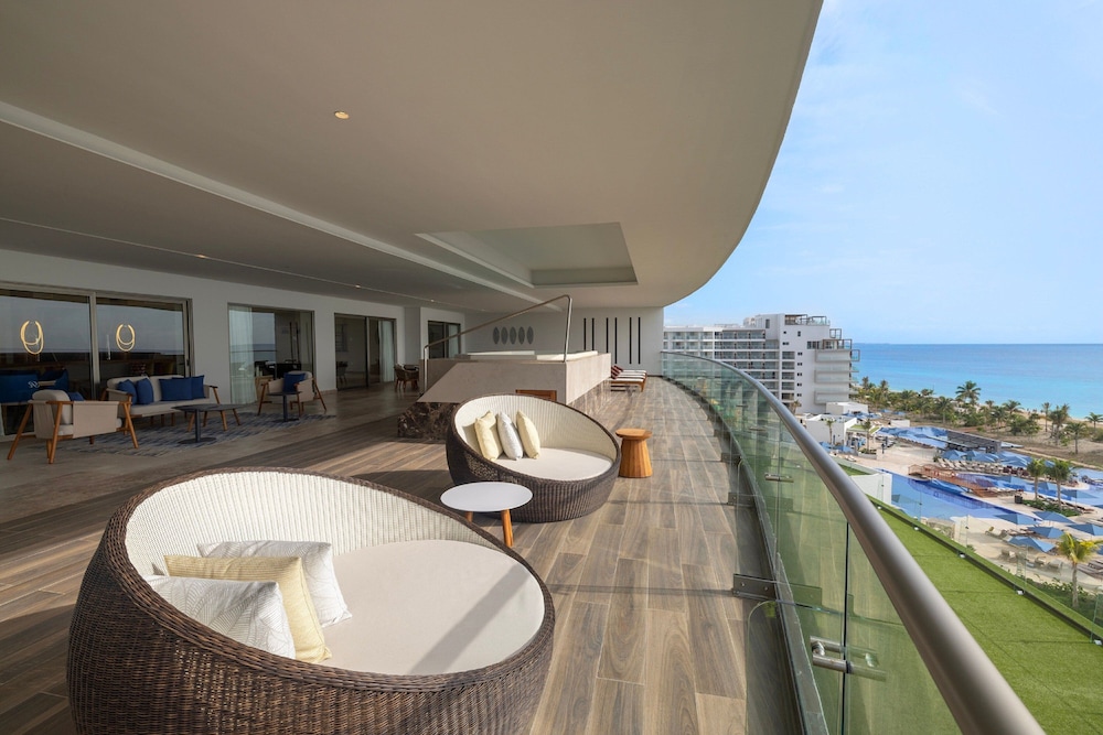 Luxury Chairman Two Bedroom Suite Ocean Front Diamond Club - Photo 1