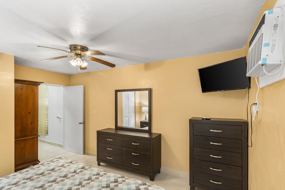 Condo, 2 Bedrooms photo 2