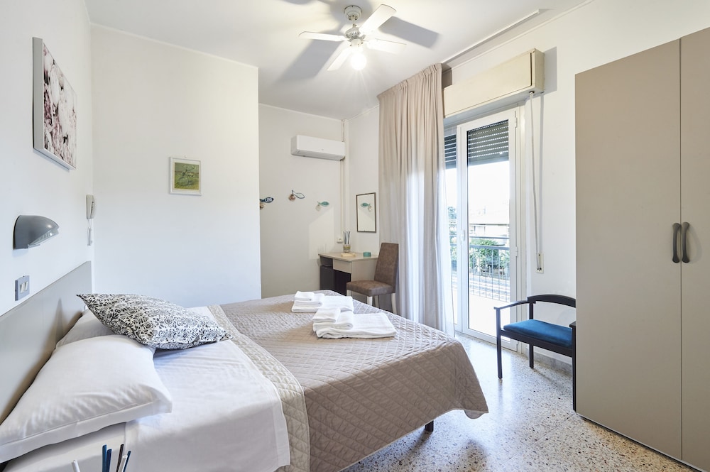 Standard Room, Non Smoking, Balcony photo 1
