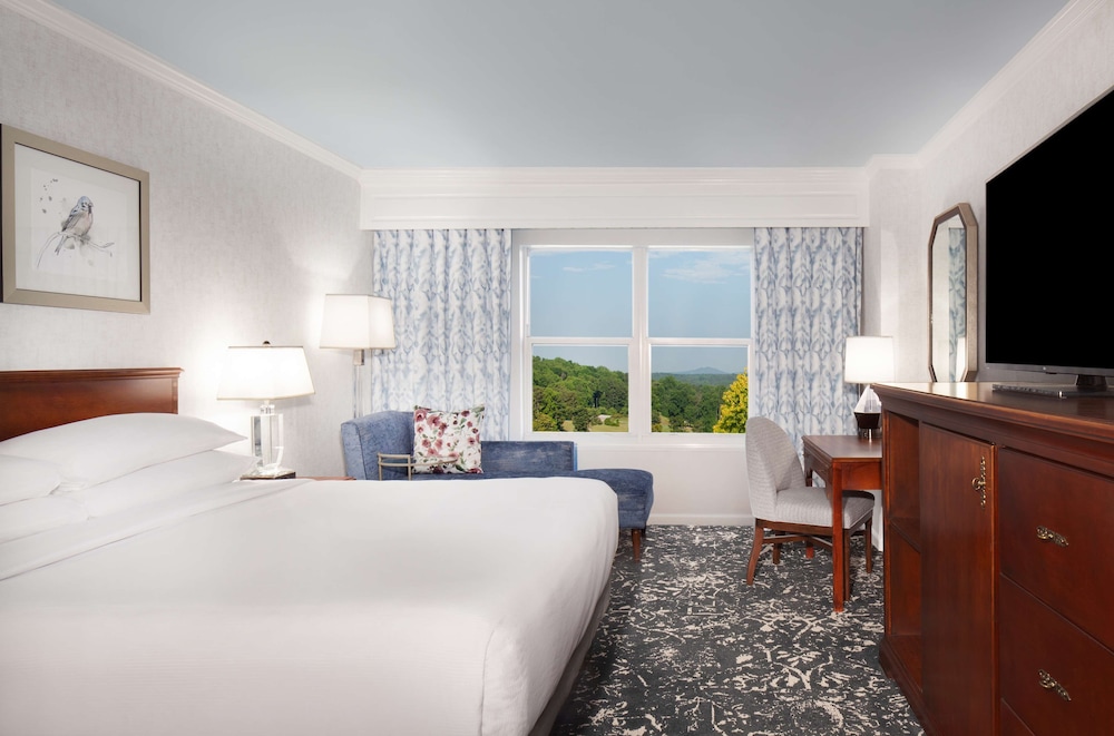 Room, 1 King Bed, Accessible (Mobility, Roll-In Shower) - Photo 2