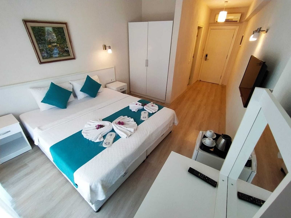 Standard Double Room, 1 Double or 2 Twin Beds, Lanai photo 1