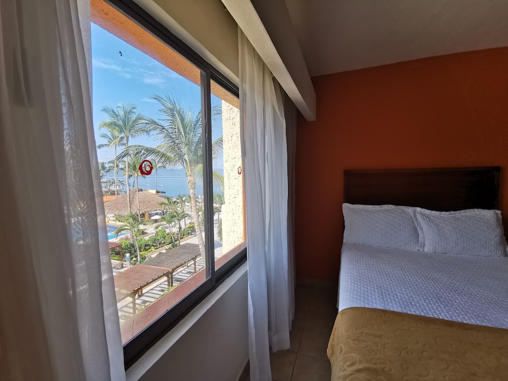 Standard Room, Partial Ocean View - Photo 11