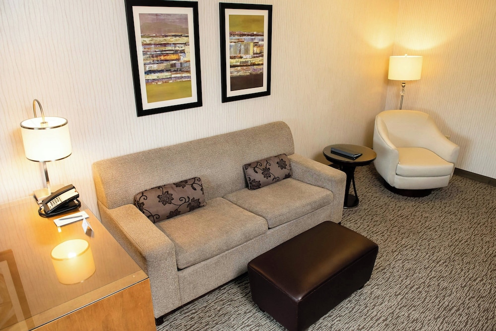 Suite, 1 Bedroom, Balcony - Photo 3