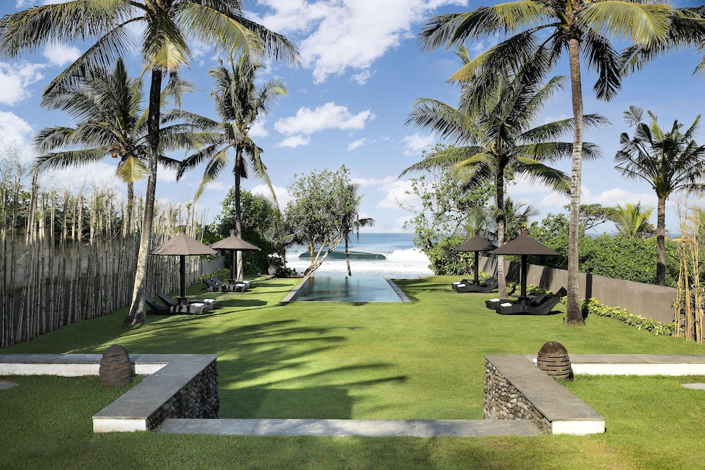 5 Bedroom Beachfront Pool Villa photo 2