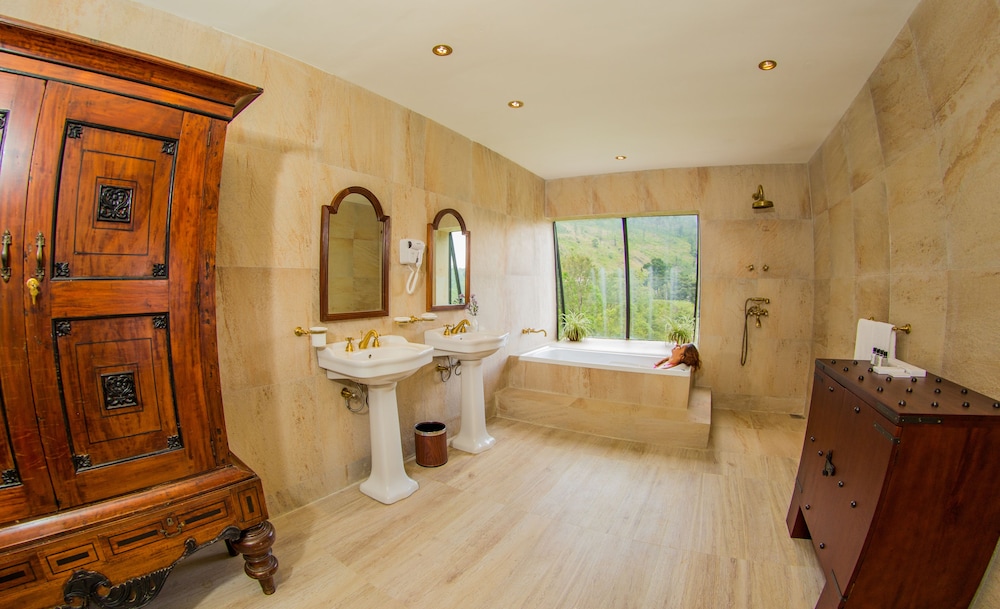 Suite - Photo 4