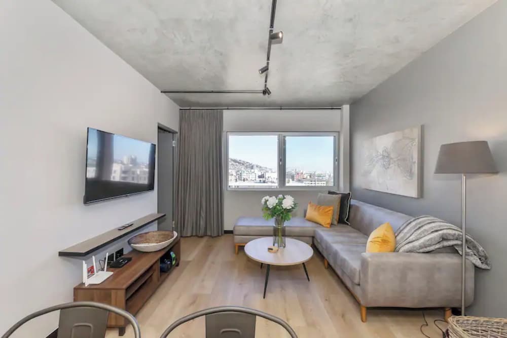Basic Apartment, 1 King Bed
