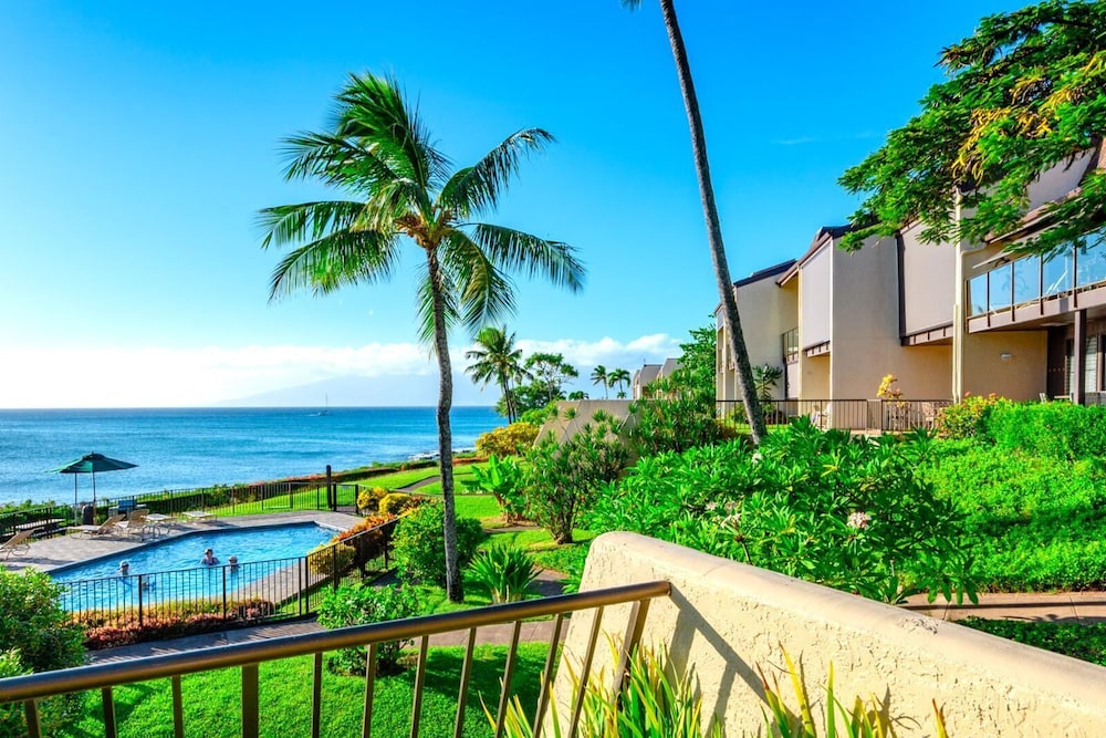 Condo, 2 Bedrooms, Balcony, Oceanfront (B39) photo 2