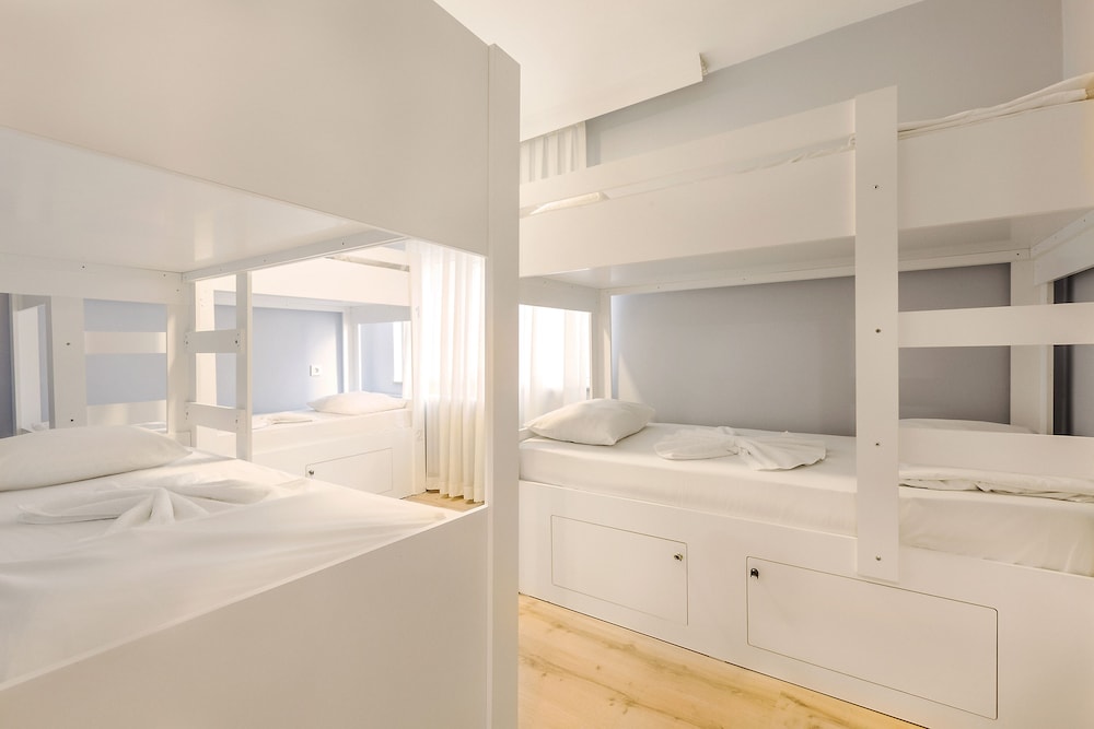 Deluxe Shared Dormitory, Women only, Ensuite photo 1