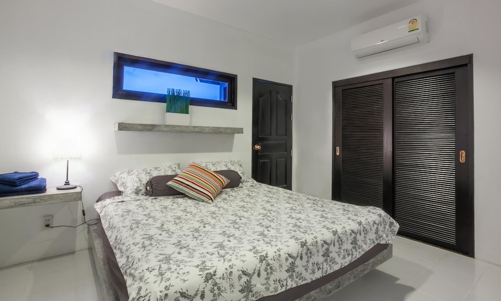 Penthouse Pool Apartment -2 Double Beds photo 1