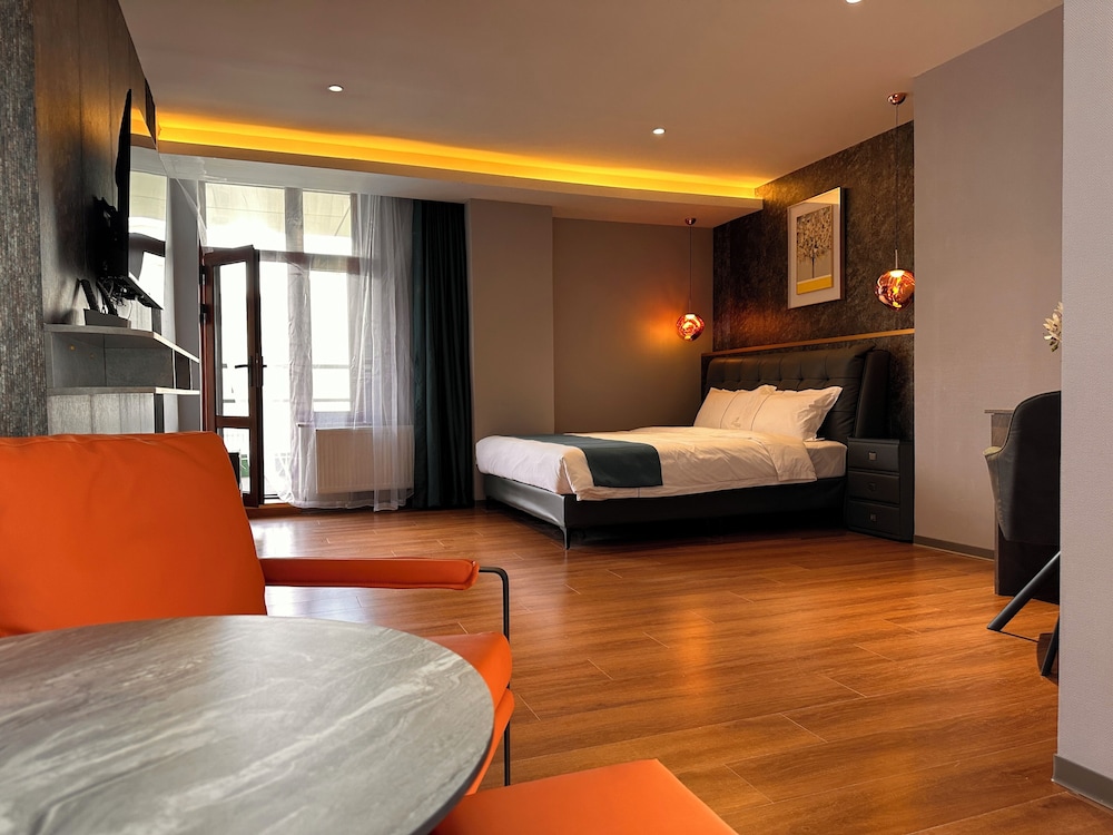 Deluxe Double Room, 1 King Bed, Balcony