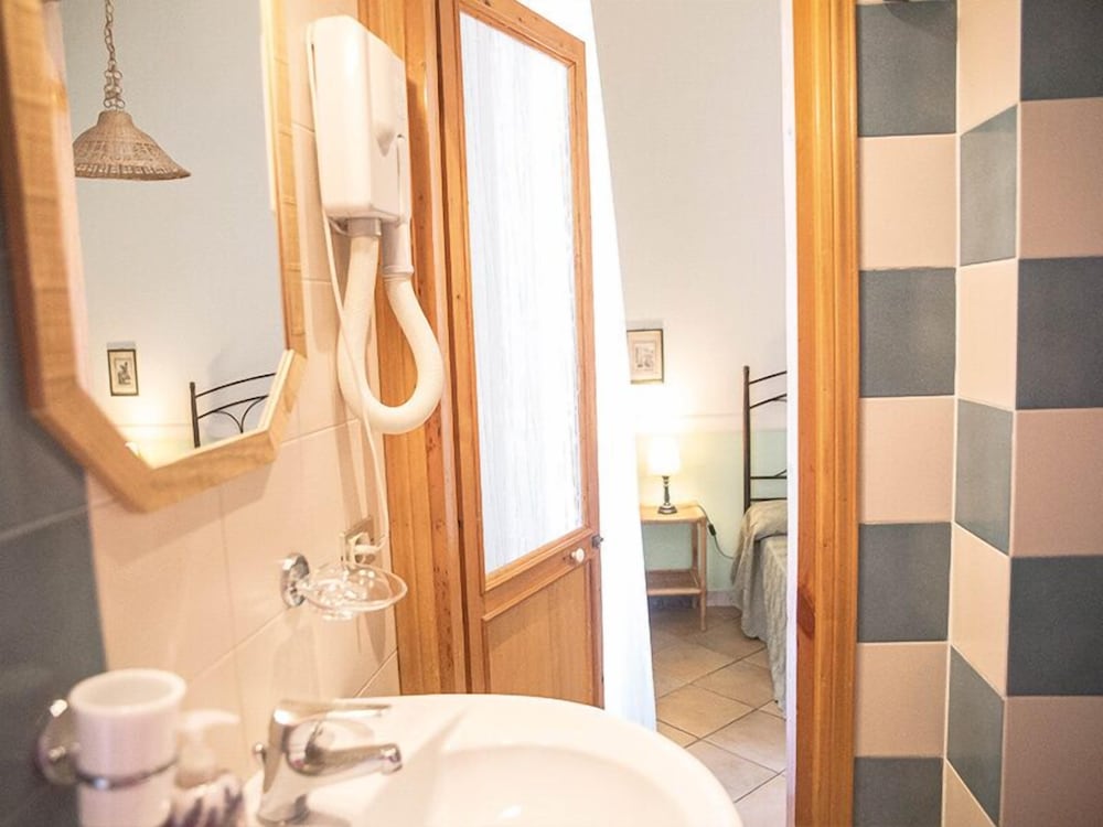 Single Room, Private Bathroom (Papiro) photo 3