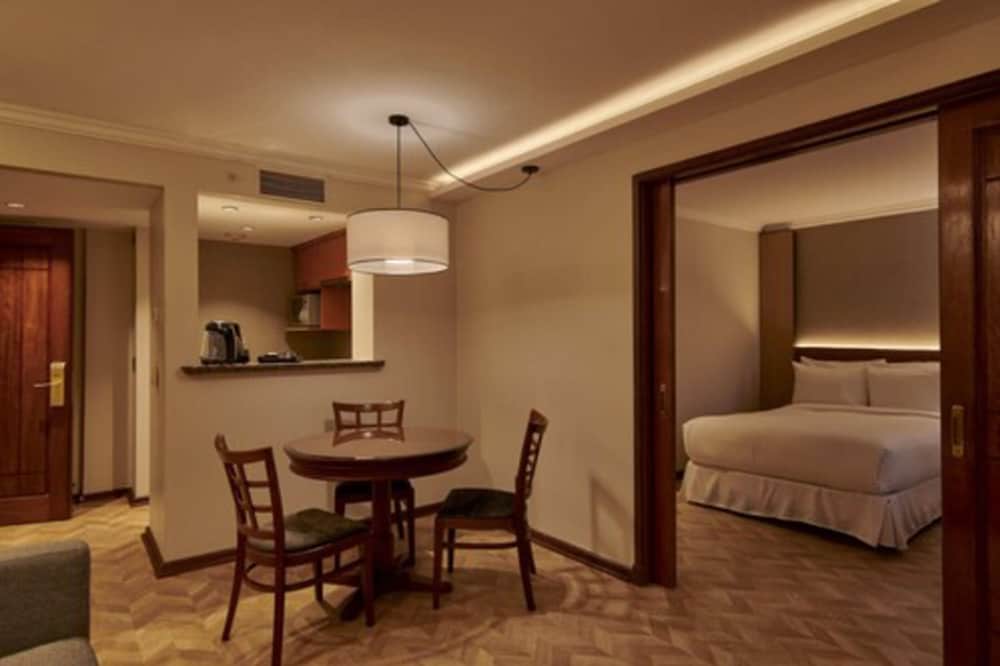 Executive Suite, 2 Double Beds - Photo 1