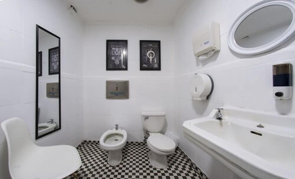 Basic Double Room, 2 Twin Beds, Non Smoking photo 2