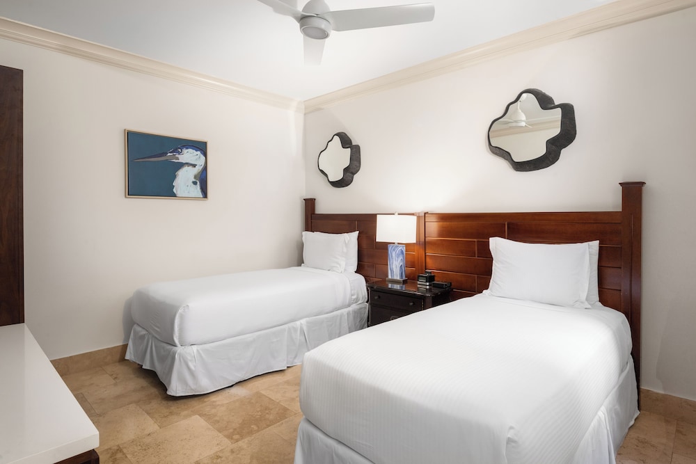 Suite, 2 Bedrooms, Oceanfront - Photo 7