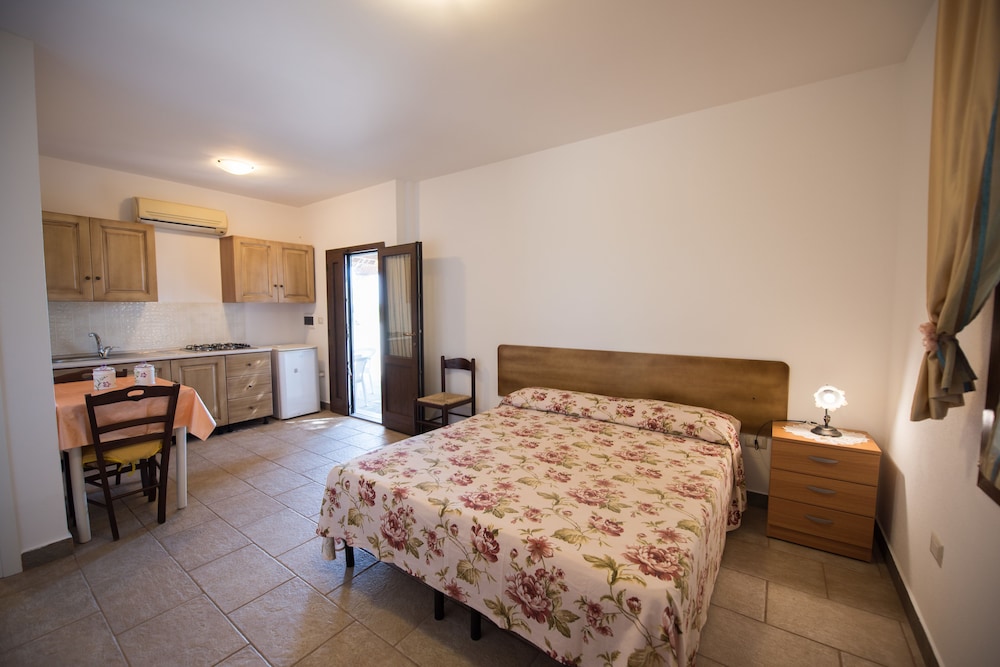 Studio, Kitchenette, Garden View