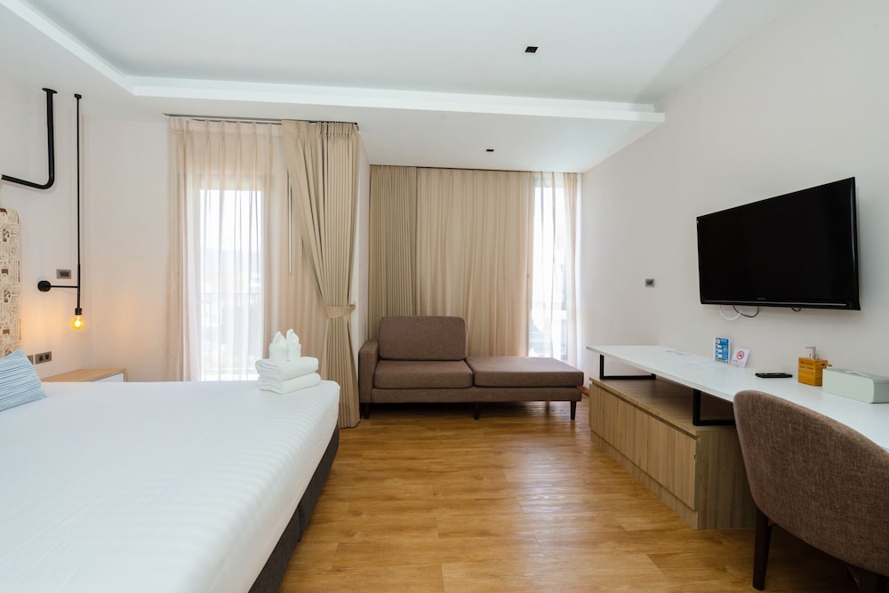 Deluxe Double Room - Photo 10