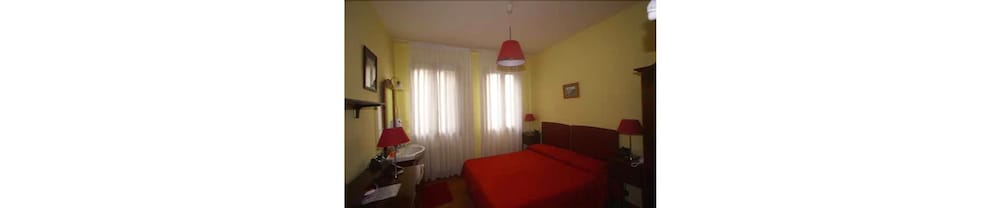 Double Room, Shared Bathroom (sink in room) photo 3