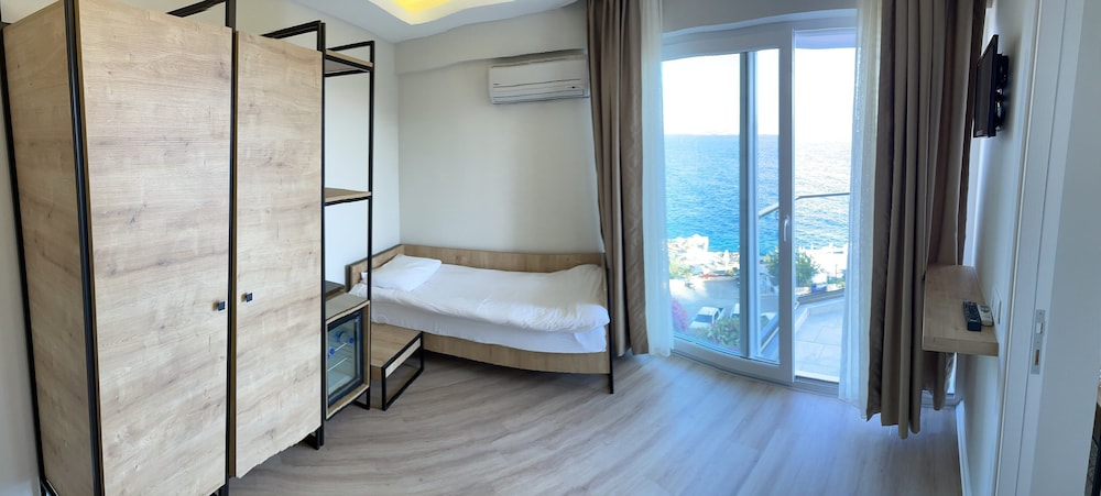 Junior Suite, 1 Bedroom, Sea View photo 2
