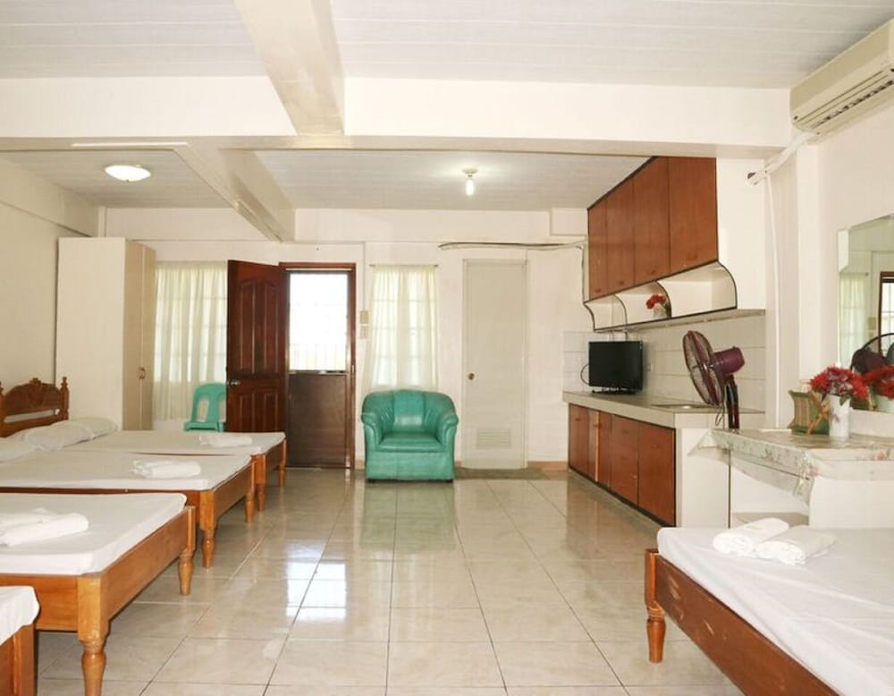 Family Room For 12