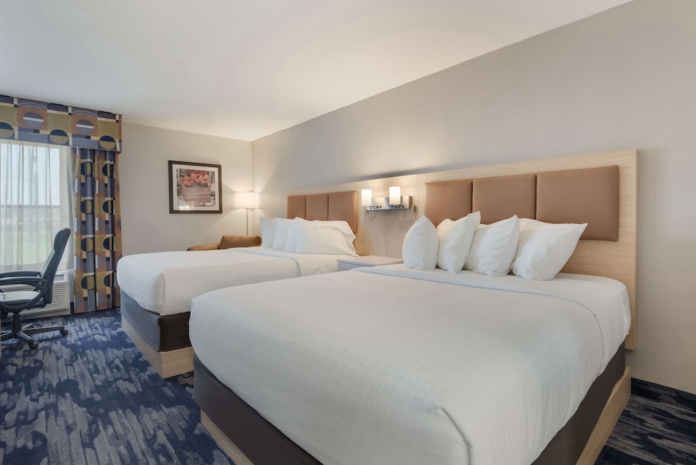 Standard Room, 2 Queen Beds, Non Smoking, Refrigerator & Microwave - Photo 1