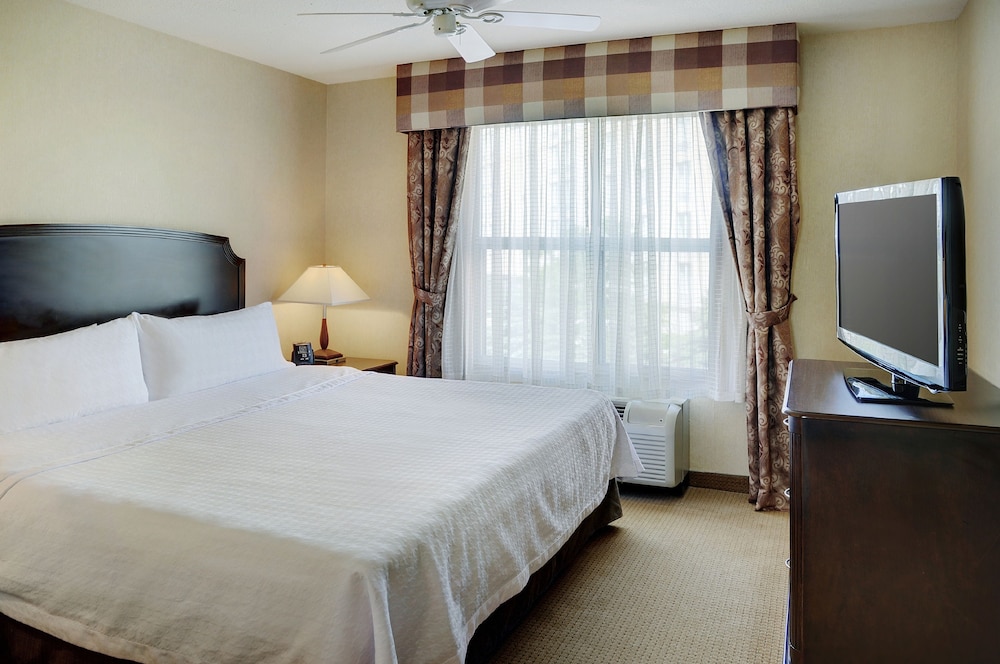 Suite, 1 Bedroom, Non Smoking (1 King Bed and Pullout Sofa Bed) - Photo 8
