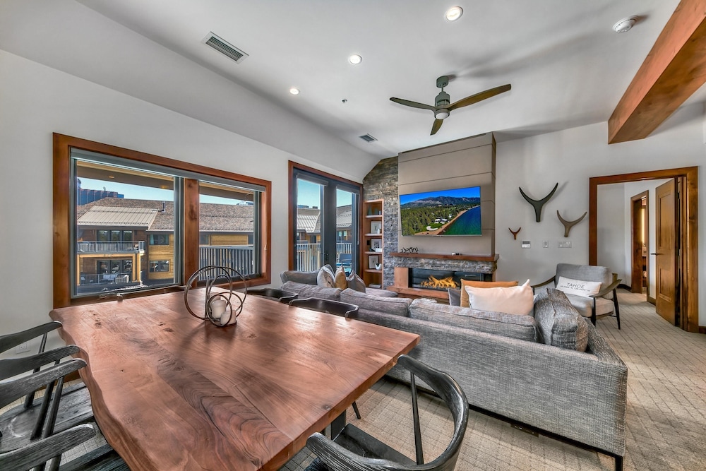 Condo, 2 Bedrooms