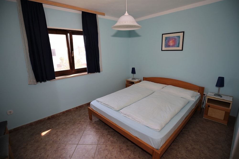 Apartment, 2 Bedrooms, Balcony, Partial Sea View