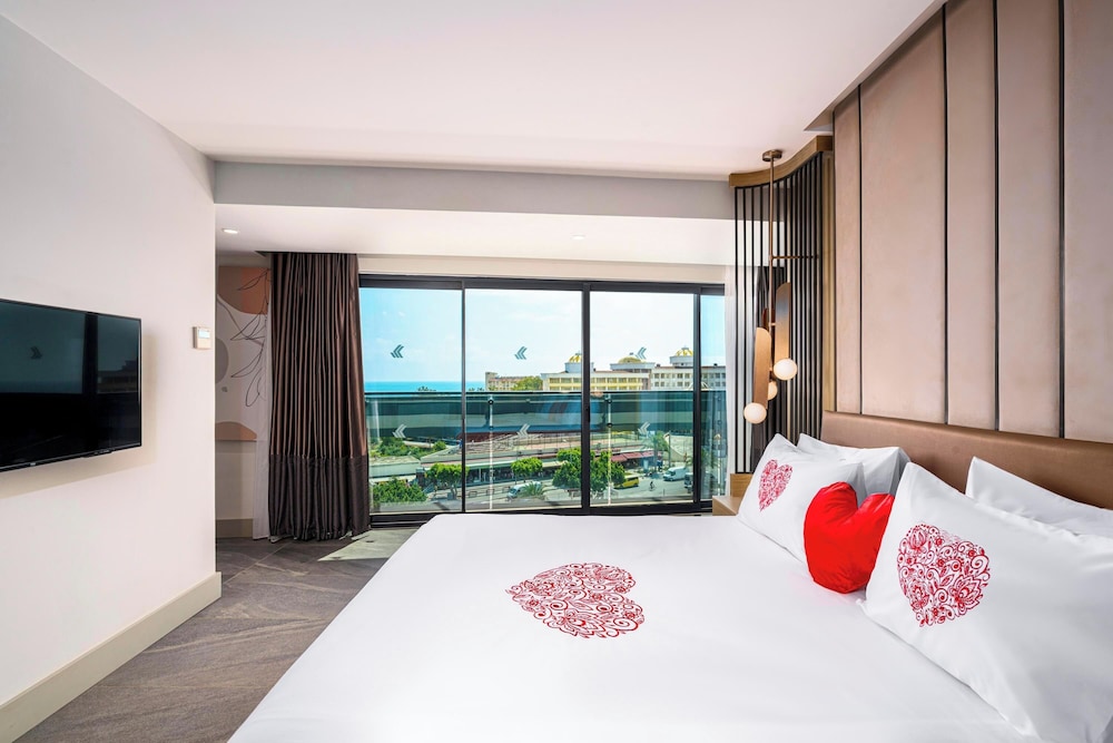 Honeymoon Room with Partial Sea View photo 2