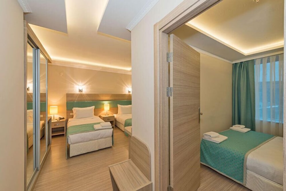 Quadruple Room photo 2
