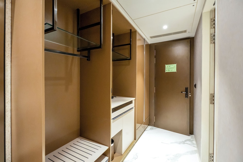 Deluxe Room Twin Bed - Photo 3