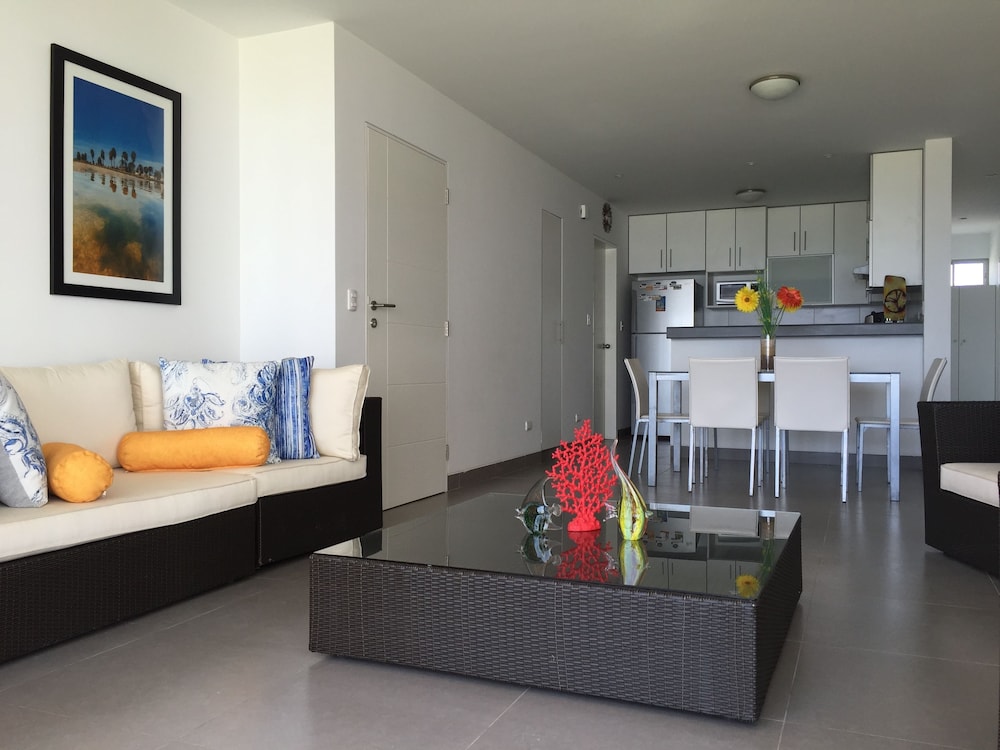 Apartment, 3 Bedrooms, Beach View photo 3