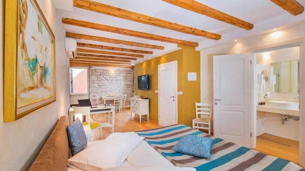 Junior Studio Suite