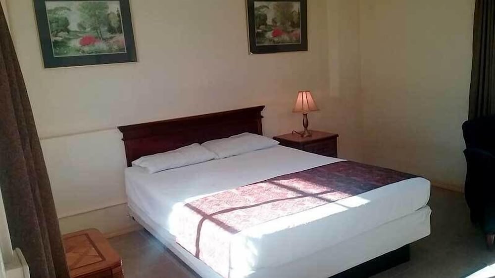 Room, 1 King Bed photo 1