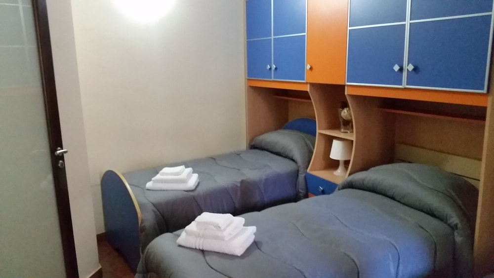 City Apartment, Smoking, Kitchen
