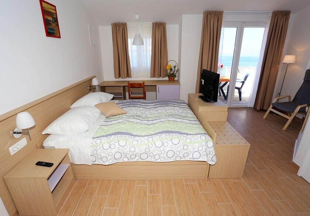Double Room, Balcony, Sea View photo 2