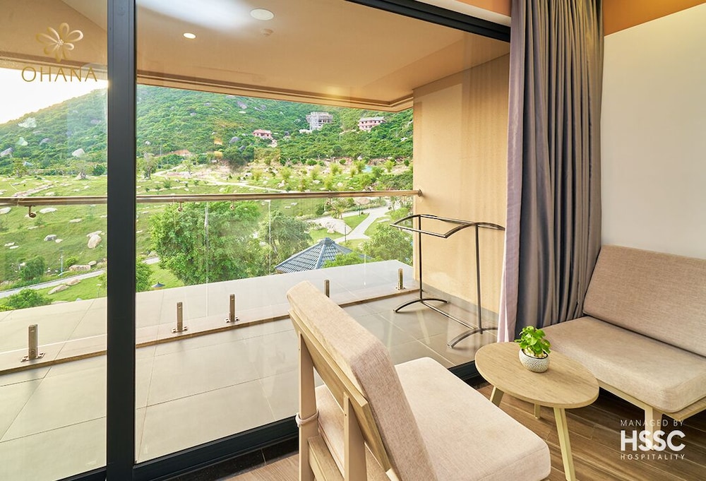 Deluxe Mountain View Double with Balcony - Photo 6