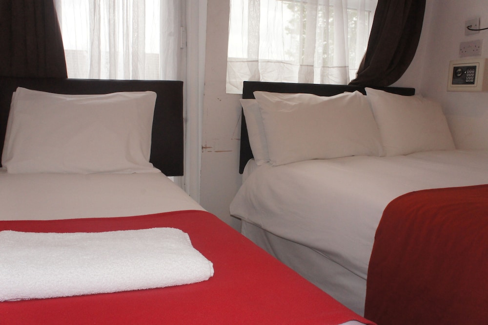 Triple Room, Ensuite photo 1