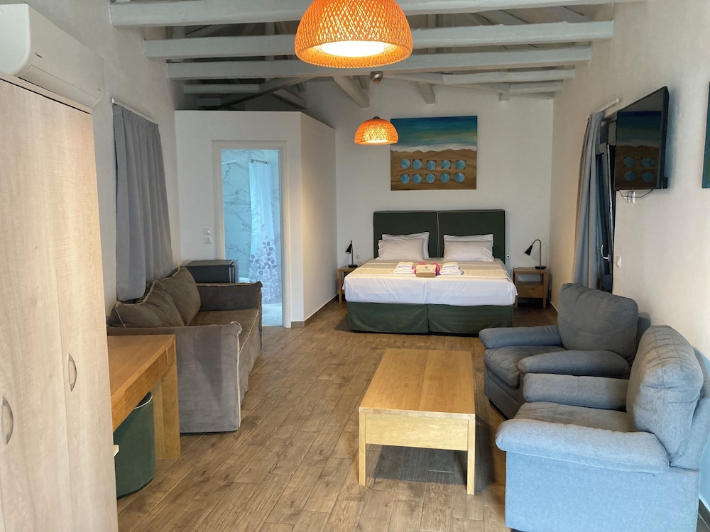 Junior Suite, Pool View