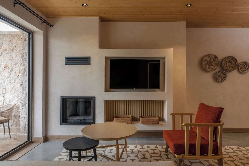 Premium Suite, Non Smoking, Private Pool - Photo 7