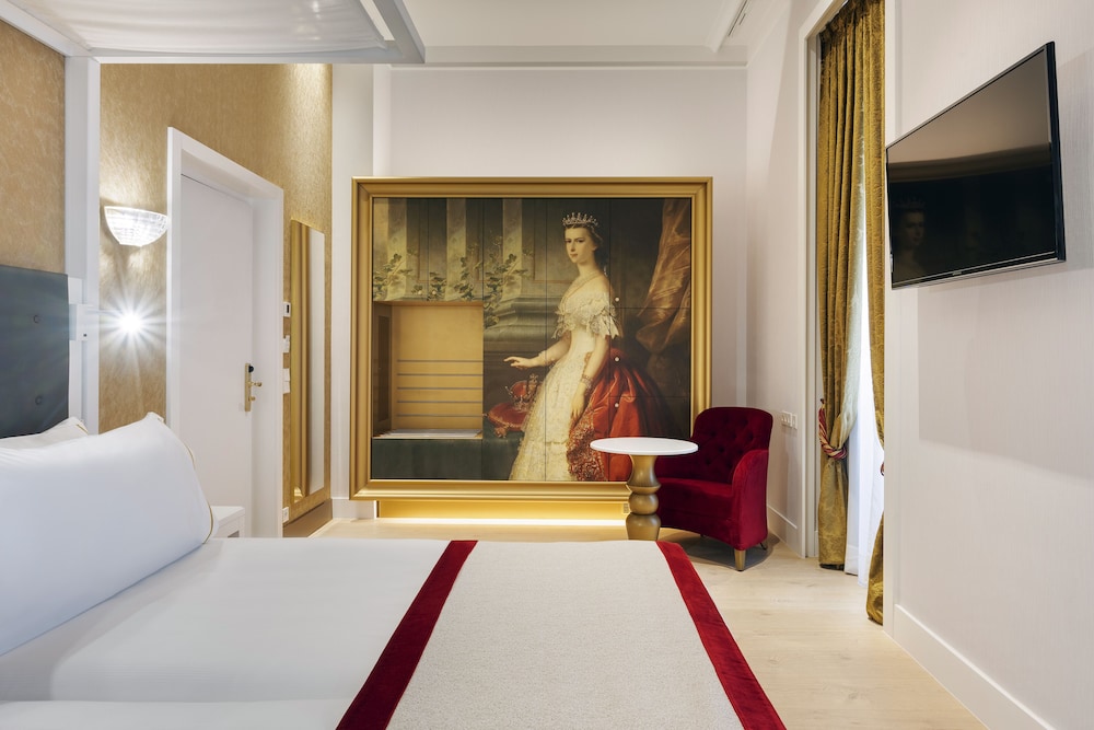 Classic Double or Twin Room thumbnail 6