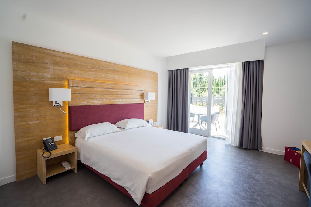 Deluxe Double or Twin Room - Photo 1