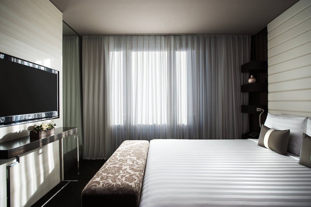 Premier Suite, 1 King Bed - Photo 2