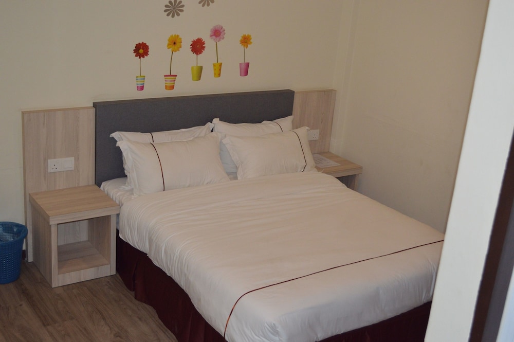 Queen Room photo 1