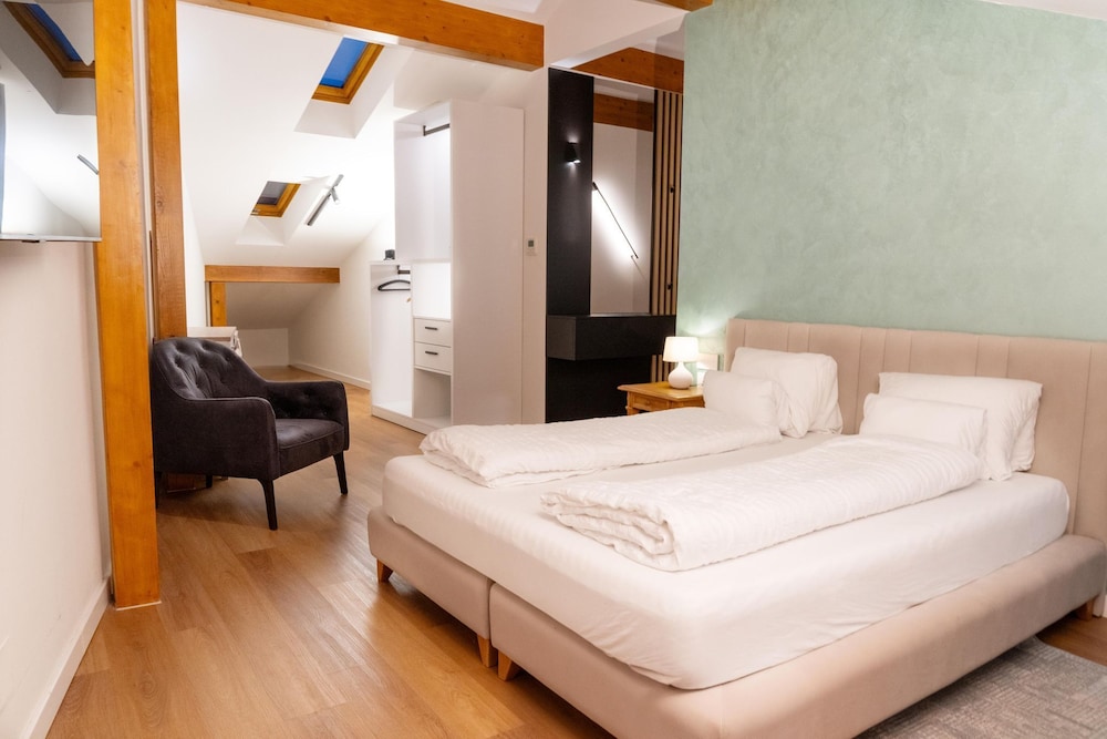 Signature Studio Suite photo 1